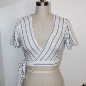 FOREVER 21 LIGHT BLUE & WHITE STRIPED WRAP CROP TOP WITH FLUTTER SLEEVES SIZE SM